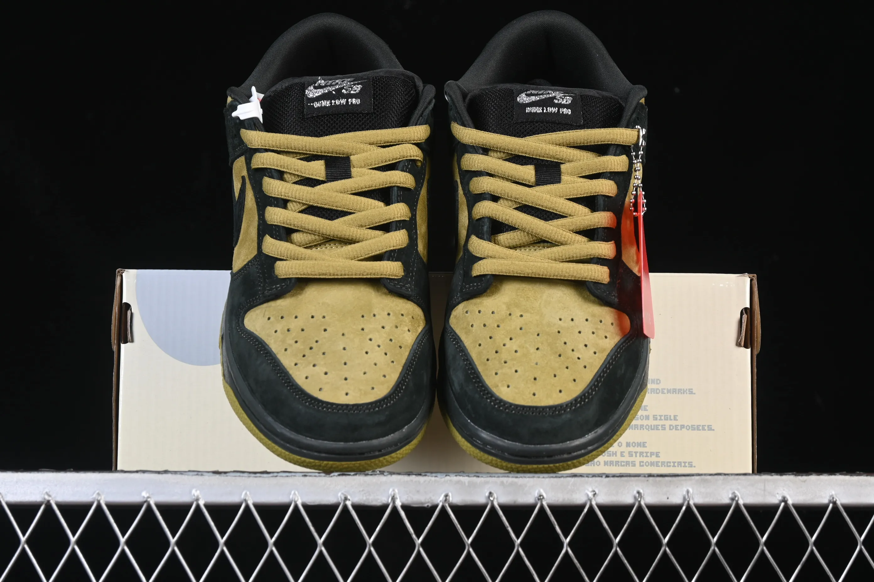 All Categories Nk SB Dunk Series Nk SB Dunk Low Low-top sneakers Supreme x Nike Dunk SB Dunk Low joint brown and yellow low-top casual skateboard shoes HQ8487-300